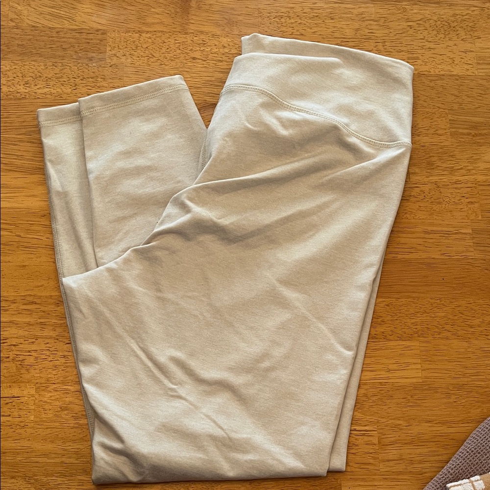 Old Navy CloudComfy Leggings - Picture 3 of 3